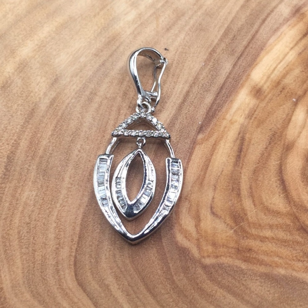 Authentic Diamond pendant (10kt)